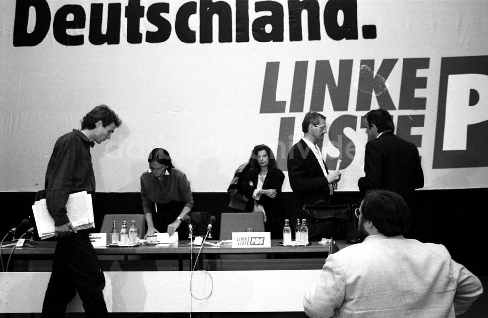 DDR-Fotoarchiv: Berlin - Wahlparteitag Linke Liste PDS in Berlin 15.09.90 Winkler Umschlag Nr.:1177