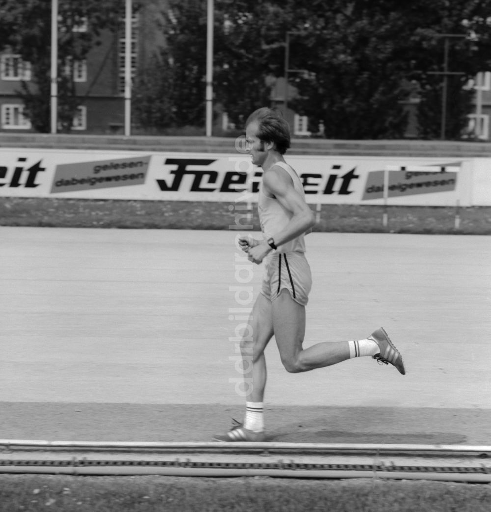 DDR-Fotoarchiv: Sondershausen - Waldemar Cierpinski ehemaliger Marathonläufer in Sondershausen in Thüringen