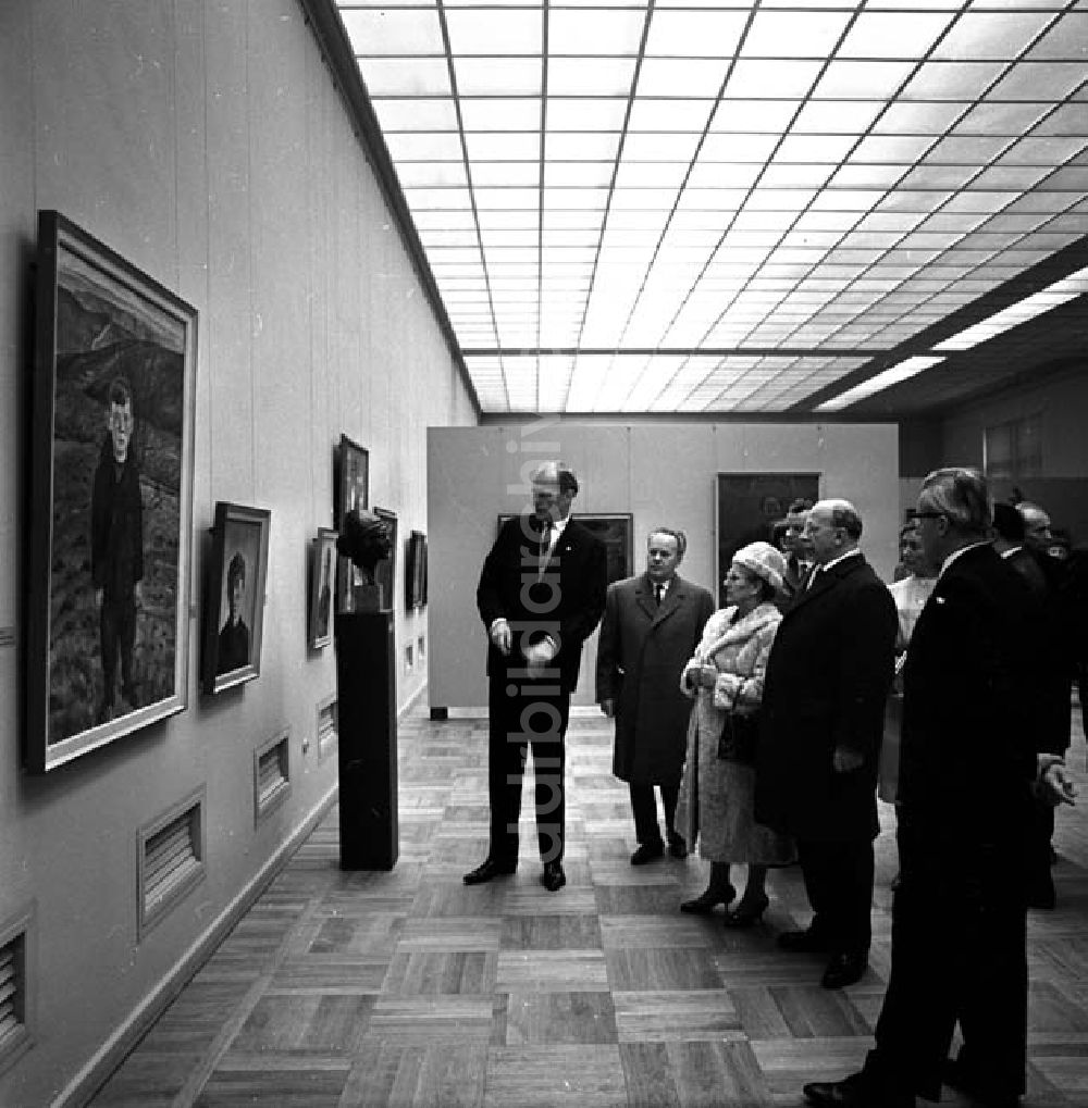 DDR-Bildarchiv: Dresden - Walter Ulbricht besucht die neu eröffnete Gemäldegalerie - Neue Meister im Dresdner Albertinum