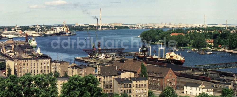 DDR-Bildarchiv: Rostock - Warnowufer in Rostock in Mecklenburg-Vorpommern in der DDR