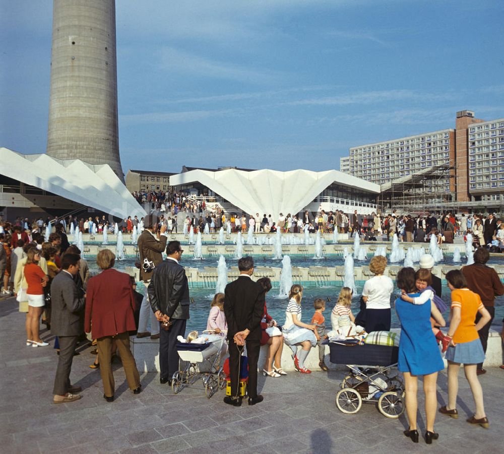 DDR-Fotoarchiv: Berlin - Wasserspiele am Berliner Fernsehturm