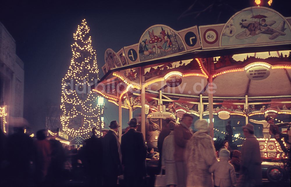 DDR-Fotoarchiv: Berlin - Weihnachtsmarkt im Ortsteil Friedrichshain in Berlin in der DDR