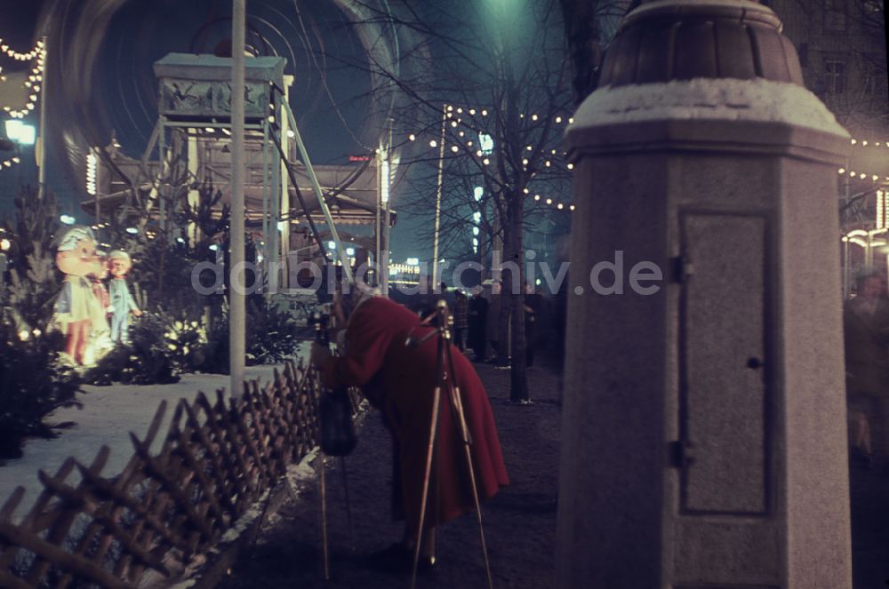 Berlin: Weihnachtsmarkt im Ortsteil Friedrichshain in Berlin in der DDR