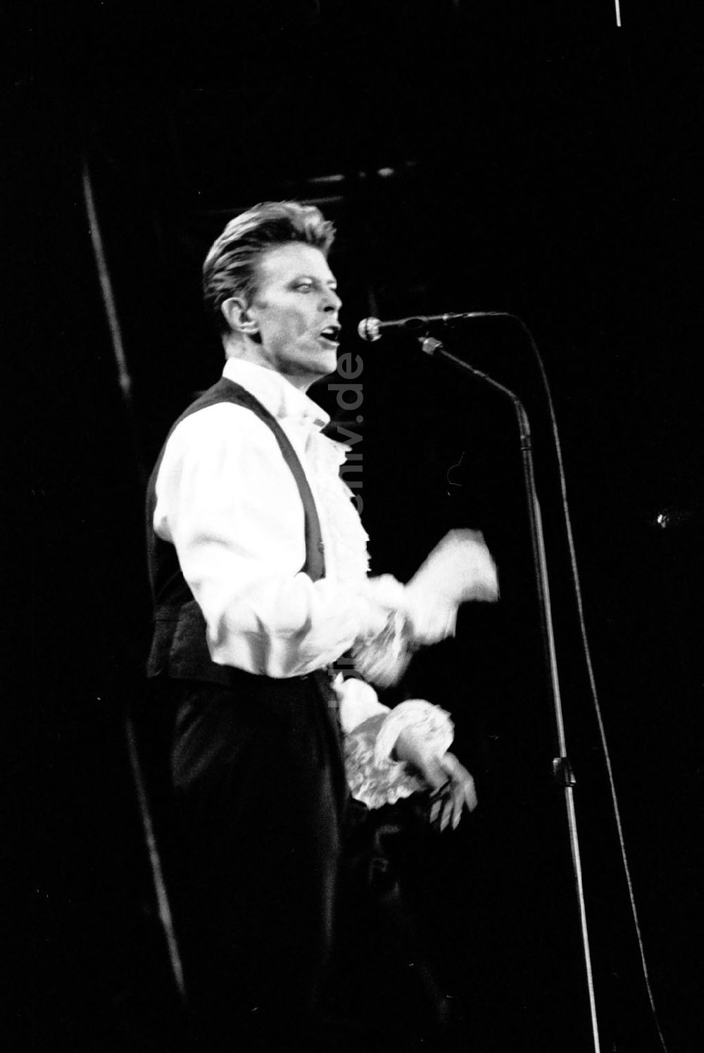 Berlin-Weißensee: Weißensee/Berlin Bowie Konzert 31.08.90 Foto: Grahn Umschlagnummer: 1112