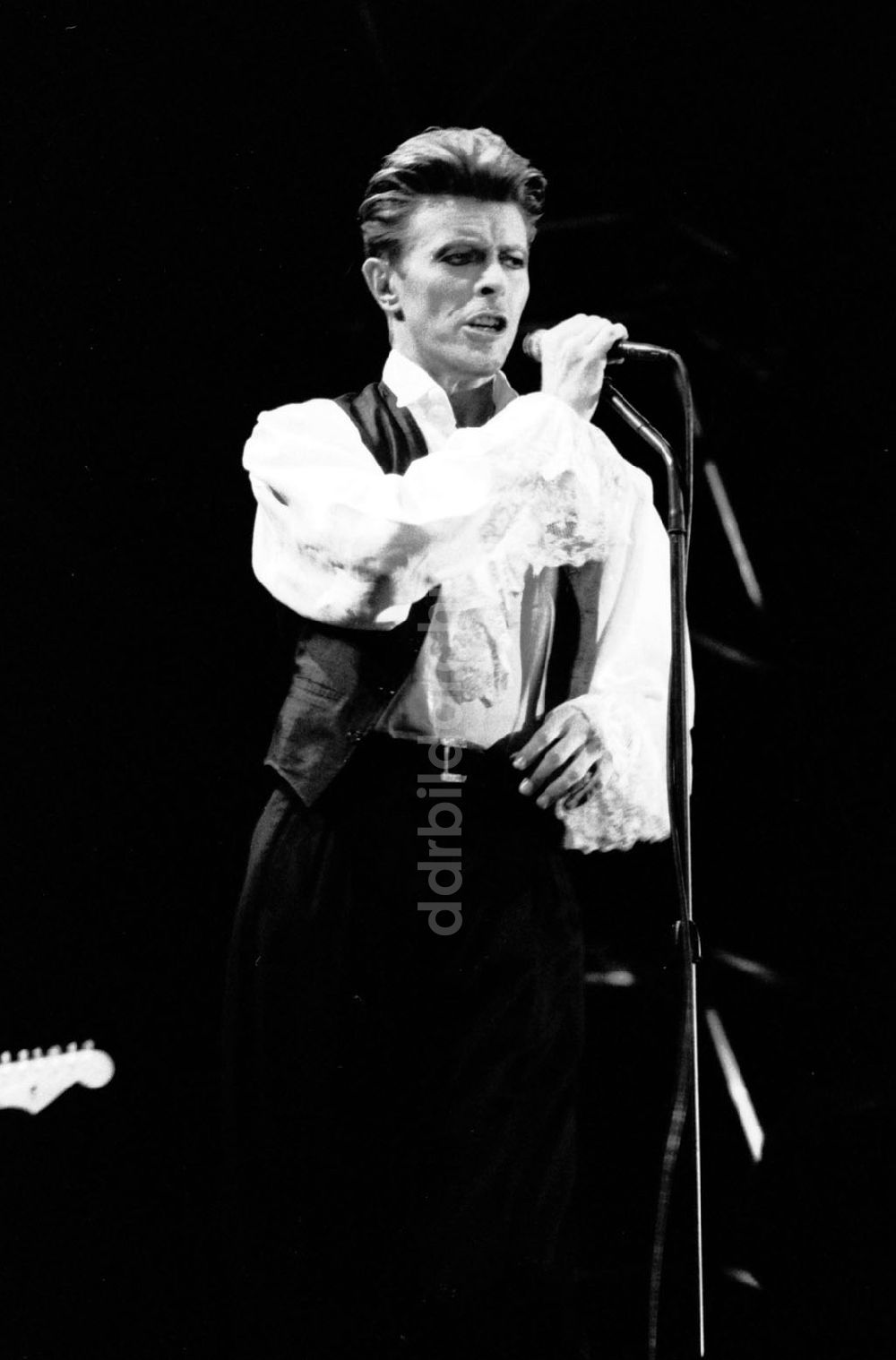 DDR-Bildarchiv: Berlin-Weißensee - Weißensee/Berlin Bowie Konzert 31.08.90 Foto: Grahn Umschlagnummer: 1112