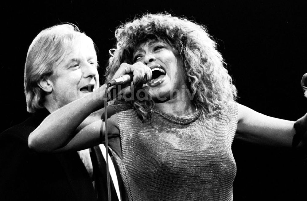 DDR-Fotoarchiv: Berlin-Weißensee - Weißensee/Berlin Tina Turner Konzert 26.08.90 Foto: Grahn Umschlagnummer: 1091