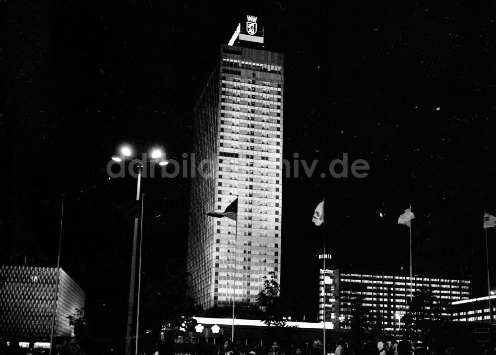DDR-Bildarchiv: Berlin - 10. Weltfestspiele 1973 Thälmann- Appell in der Berliner Wuhlheide.