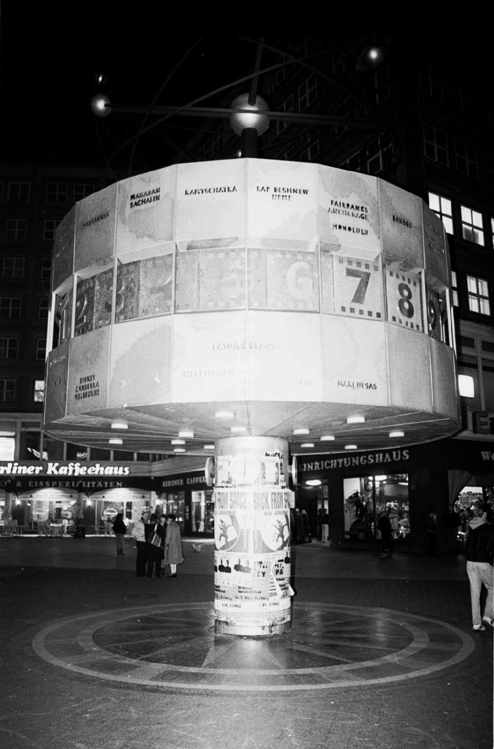 : Weltzeituhr auf dem Alexanderplatz Umschlagnummer: 7808