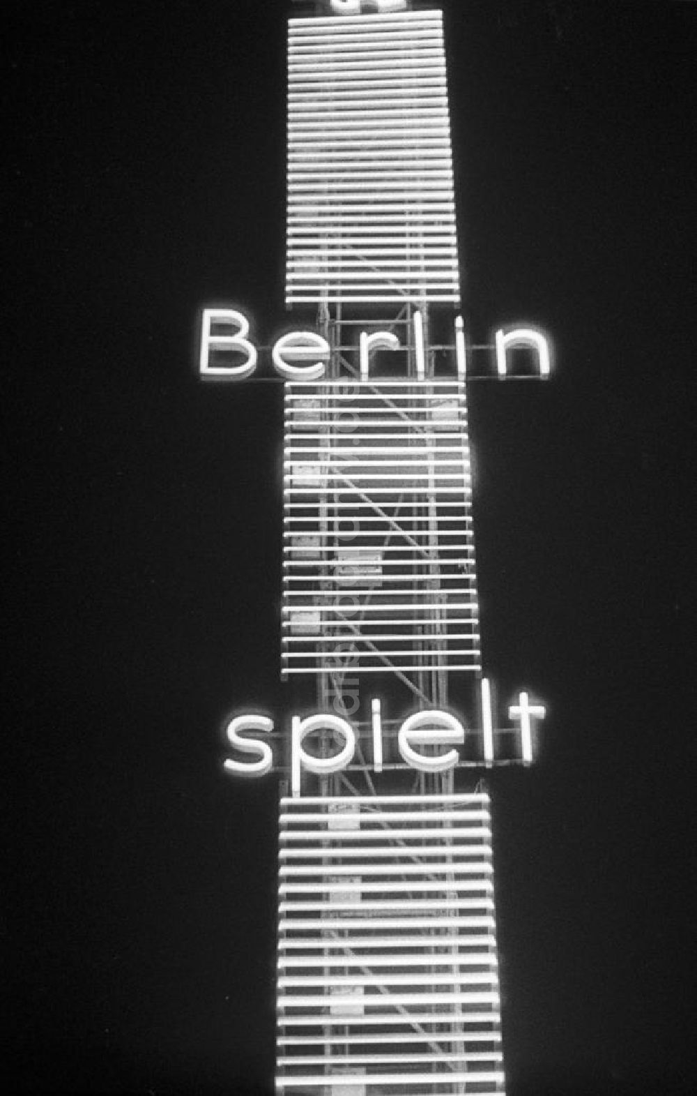Berlin: Westberlin - Leuchtreklame auf dem Ku'damm 1958