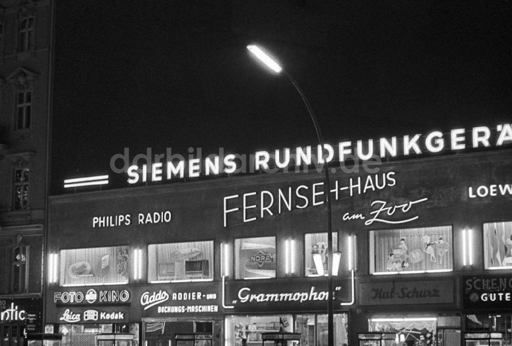 DDR-Bildarchiv: Berlin - Westberlin - Leuchtreklame auf dem Ku'damm 1958