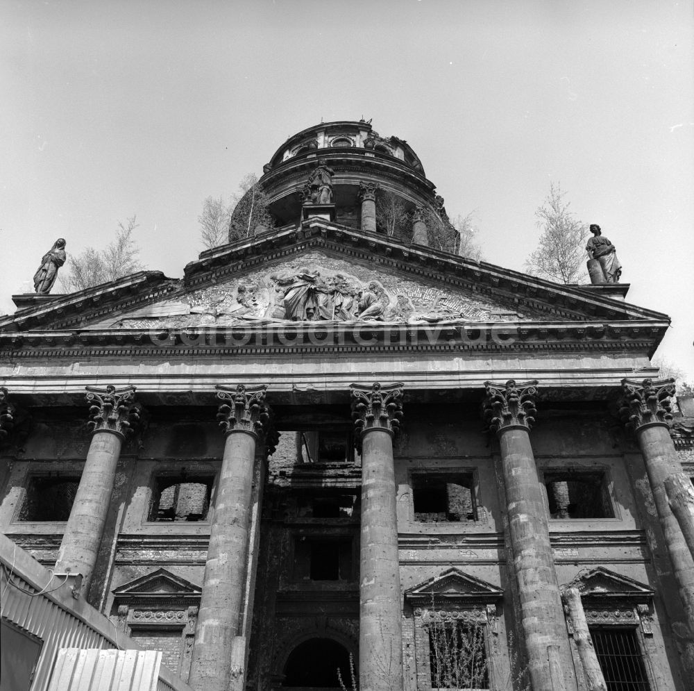 DDR-Bildarchiv: Berlin - Mitte - Wiederaufbau des Deutschen Doms auf dem Gendarmenmarkt in Berlin - Mitte