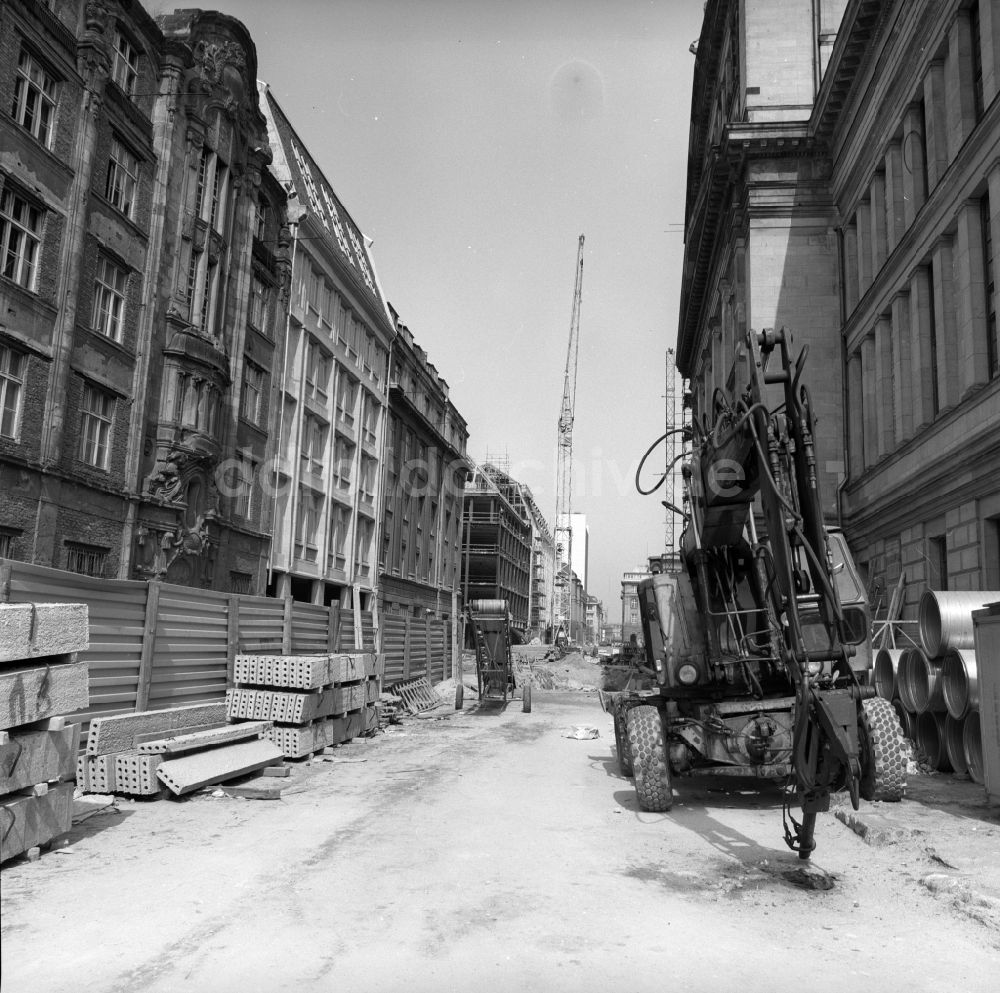 DDR-Fotoarchiv: Berlin - Mitte - Wiederaufbau des Deutschen Doms auf dem Gendarmenmarkt in Berlin - Mitte