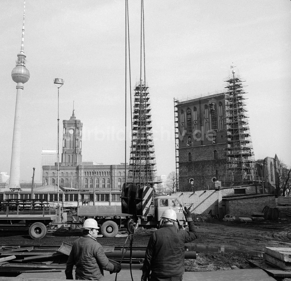 Berlin: Wiederaufbau / Restauration der Nikolaikirche in Berlin, der ehemaligen Hauptstadt der DDR, Deutsche Demokratische Republik