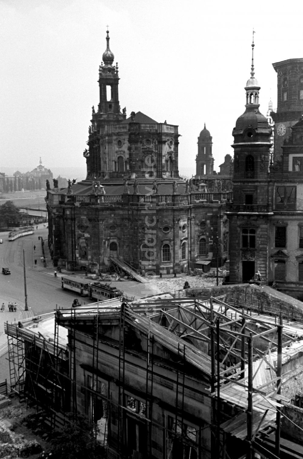 DDR-Bildarchiv: Dresden - Wiederaufbau Zwinger in Dresden in der DDR