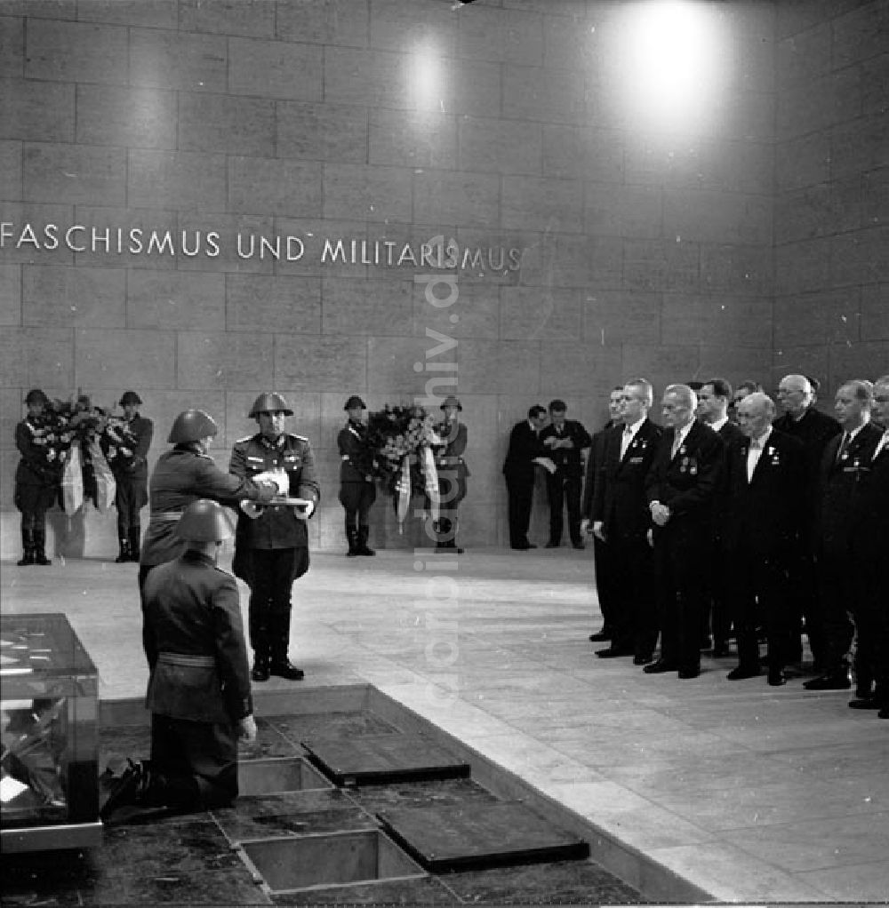 DDR-Fotoarchiv: Berlin - Wiedereröffnung des Mahnmals Unter den Linden