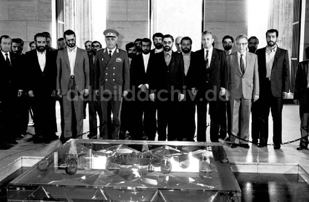 DDR-Bildarchiv: Berlin - 13.10.1986 Willi Stoph empfängt den iranischen Minister Mir Mous