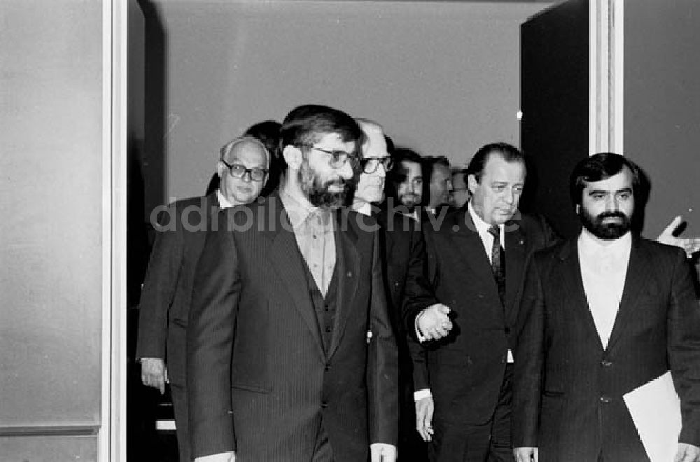DDR-Fotoarchiv: Berlin - 13.10.1986 Willi Stoph empfängt den iranischen Minister Mir Mous