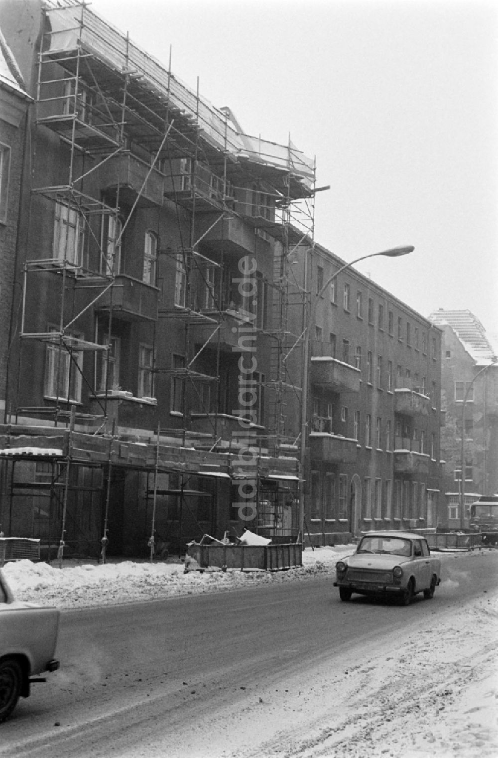 DDR-Fotoarchiv: Berlin - Winter in der Siemensstraße im Ortsteil Treptow-Köpenick in Berlin, der ehemaligen Hauptstadt der DDR, Deutsche Demokratische Republik