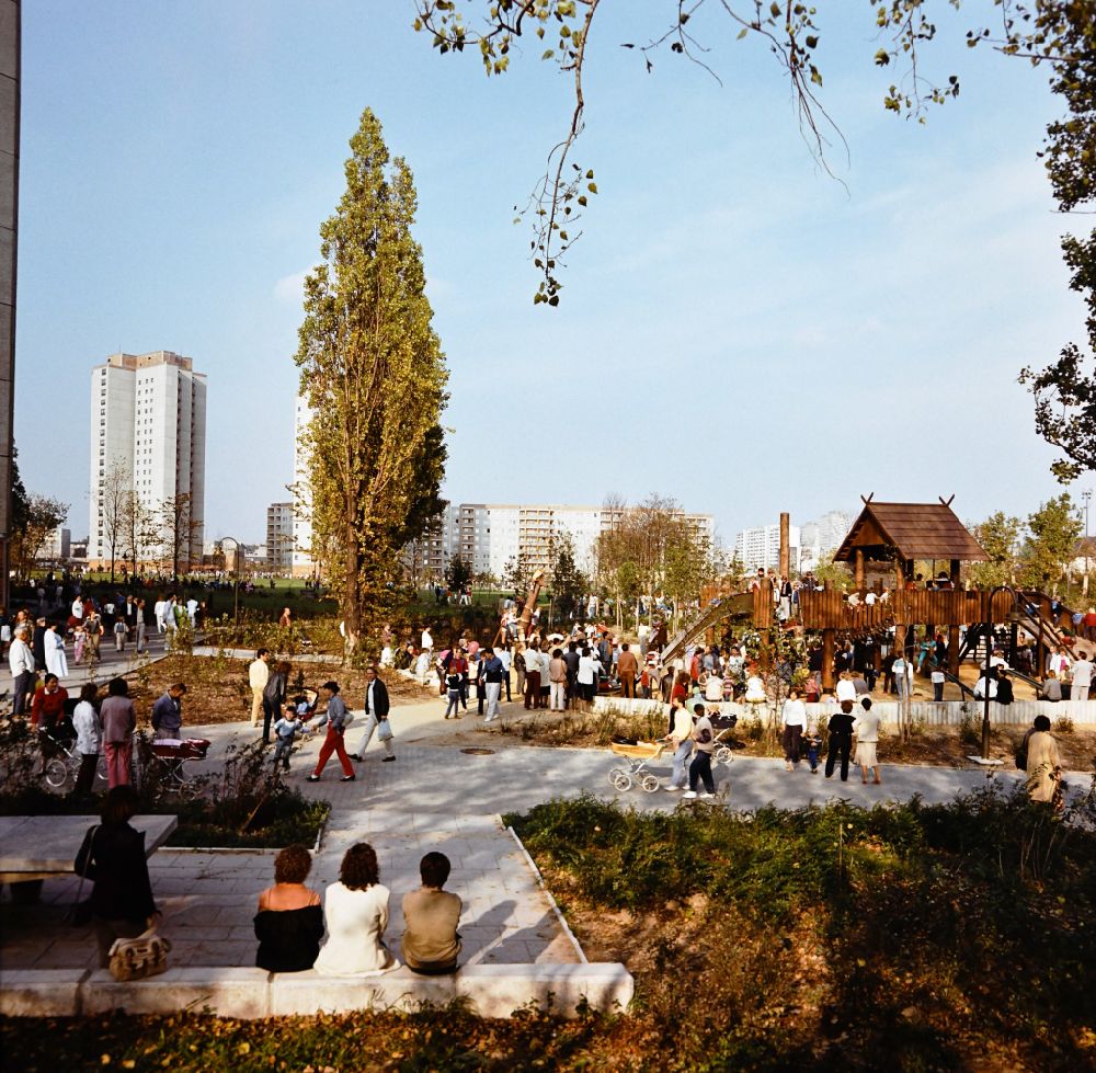 DDR-Fotoarchiv: Berlin - Wohngebiet Ernst-Thälmann-Park Prenzlauer Berg in Ostberlin