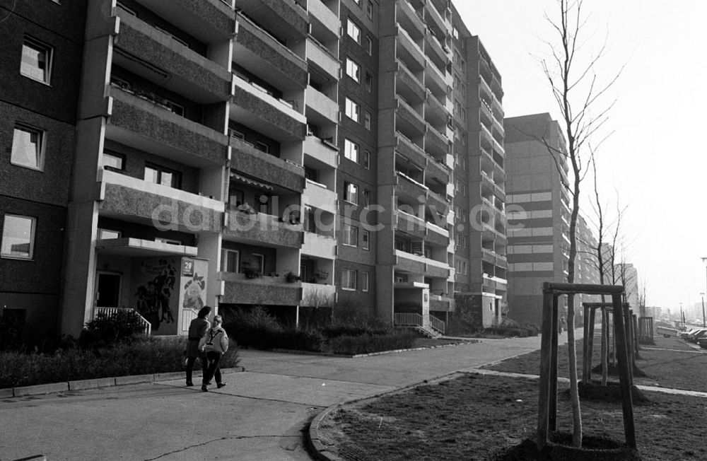 DDR-Bildarchiv: Berlin-Hohenschönhausen - Wohnungsbaugenossenschaft Hohenschönhausen 15.12.92 Foto: ND/Lange Umschlagnummer: 1237