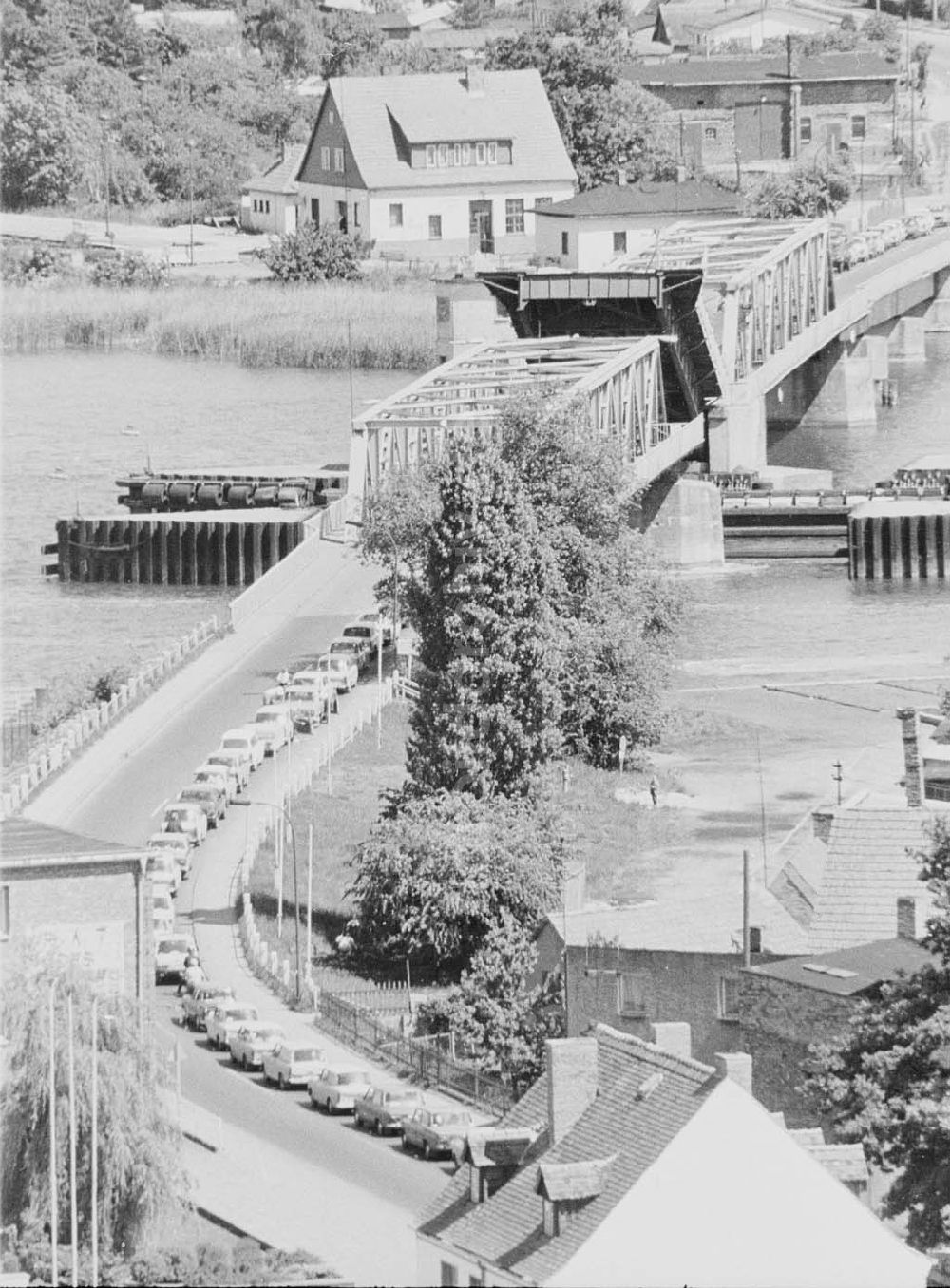 DDR-Fotoarchiv: Wolgast - Wolgaster Brücke vom Kirchenturm aus. 1990