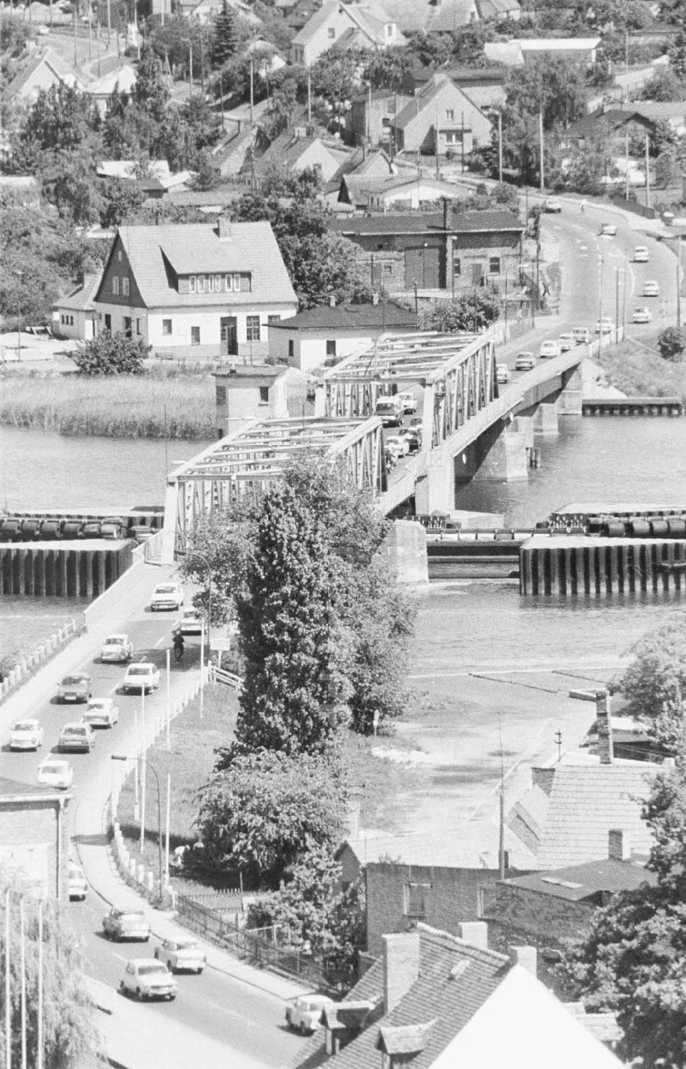 DDR-Bildarchiv: Wolgast - Wolgaster Brücke vom Kirchenturm aus. 1990