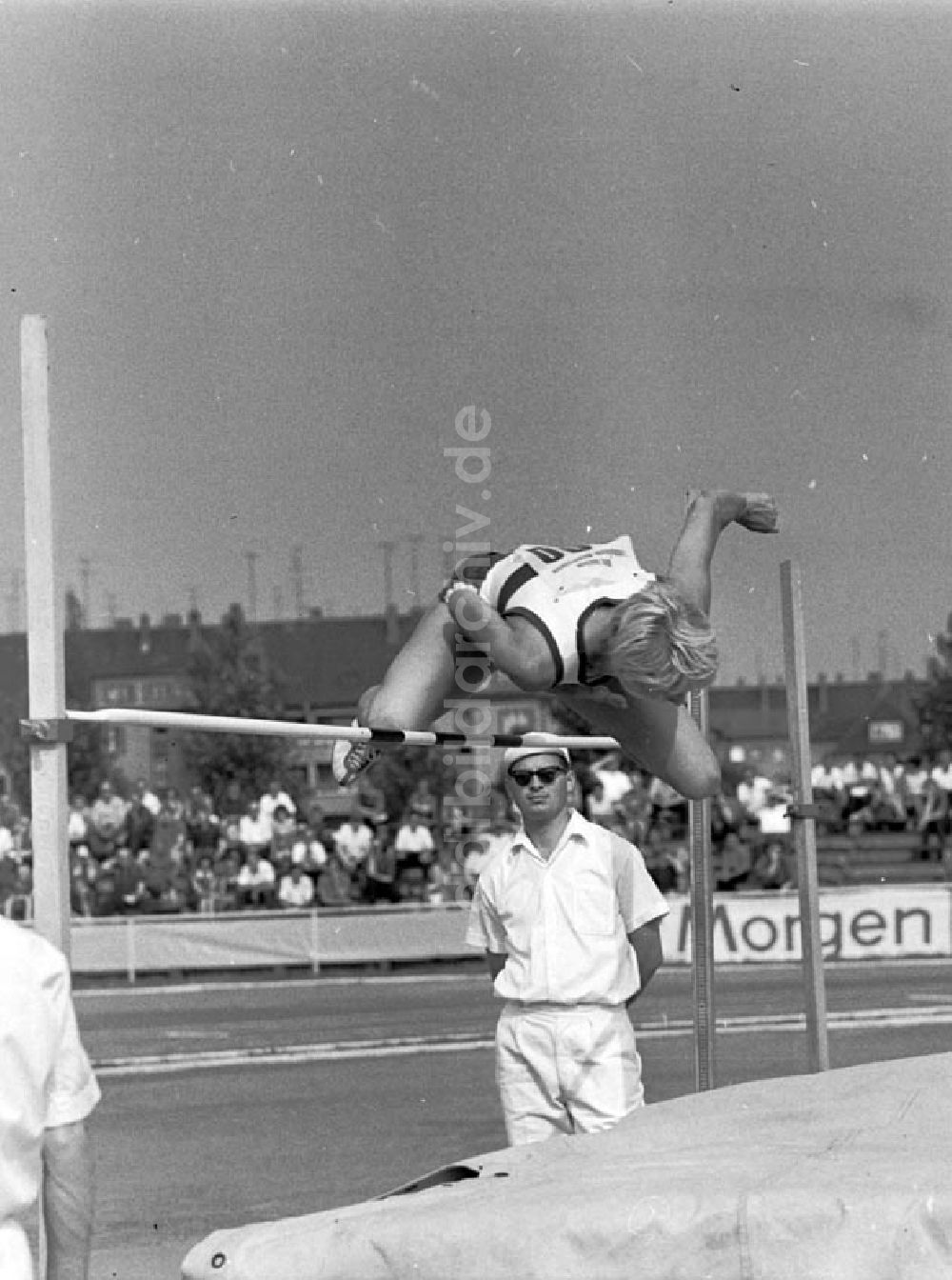 DDR-Fotoarchiv: Halle - XX. Leichtathletik Meisterschaft Halle Bärbel Löhnert (5 Kampf) Foto unbekannt