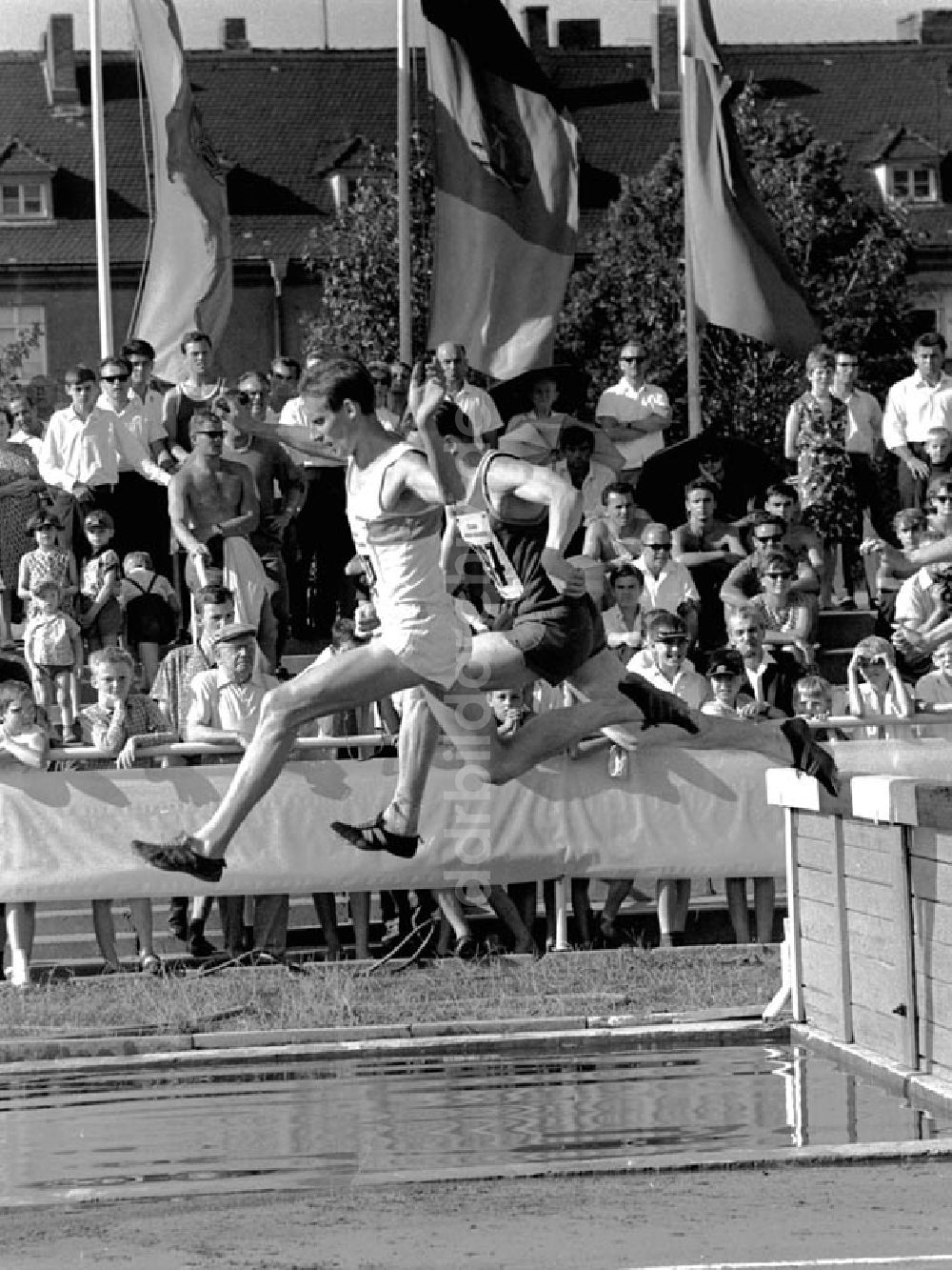 DDR-Bildarchiv: Halle - XX. Leichtathletik Meisterschaft Halle Wolfgang Nordwig, 3000m Hinderniss, Jena Foto unbekannt