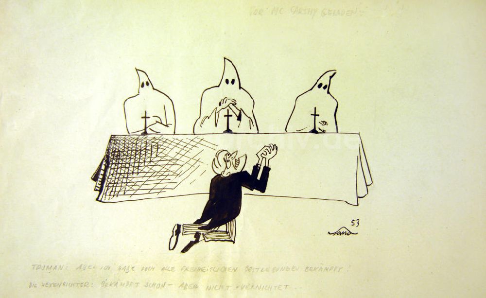 DDR-Bildarchiv: Berlin - Zeichnung von Herbert Sandberg Vor McCarthy geladen aus dem Jahr 1953