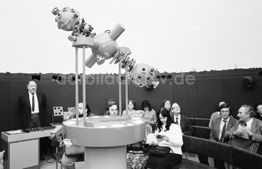 DDR-Fotoarchiv: Berlin-Treptow - Zeiss Planetarium Archenhold in Berlin-Treptow Umschlagnr.: 205 Foto: Winkler