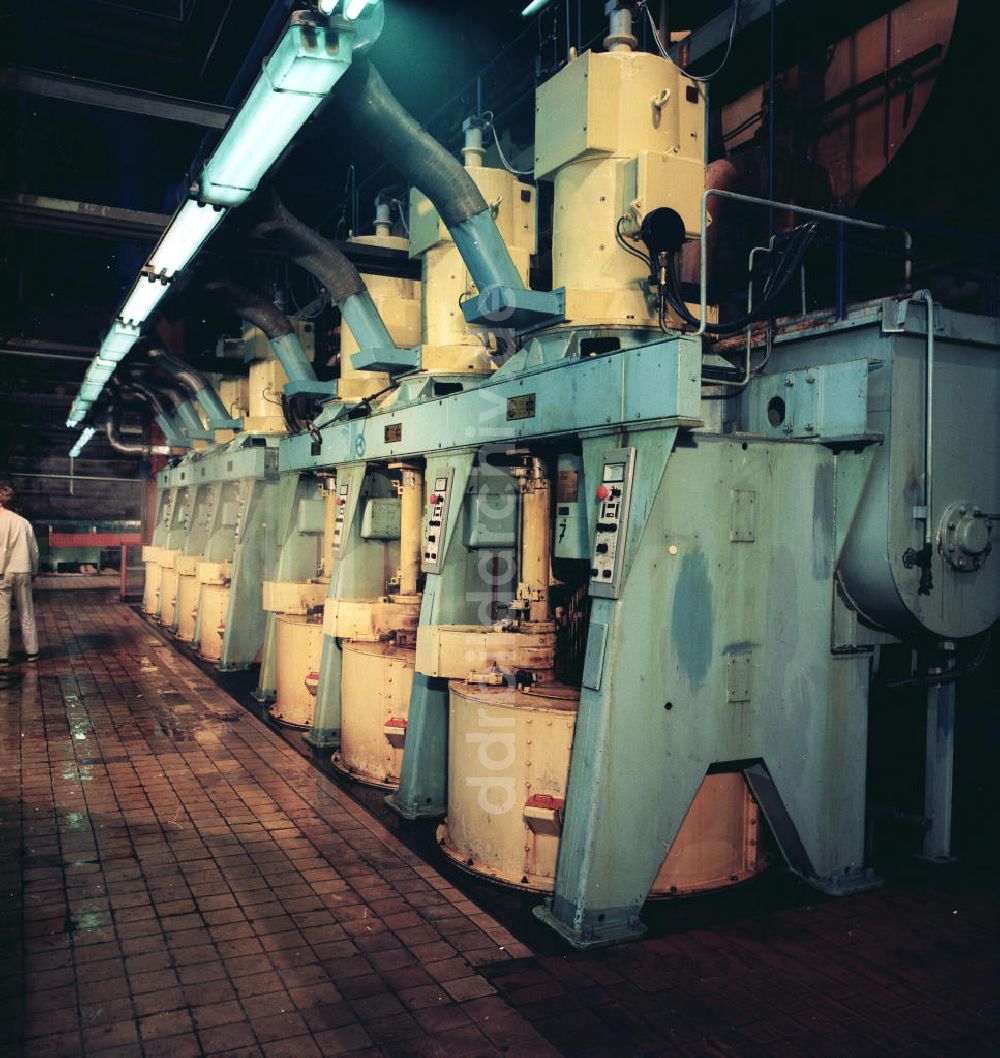 DDR-Bildarchiv: Güstrow - Zentrifugen in der VEB Zuckerfabrik Güstrow