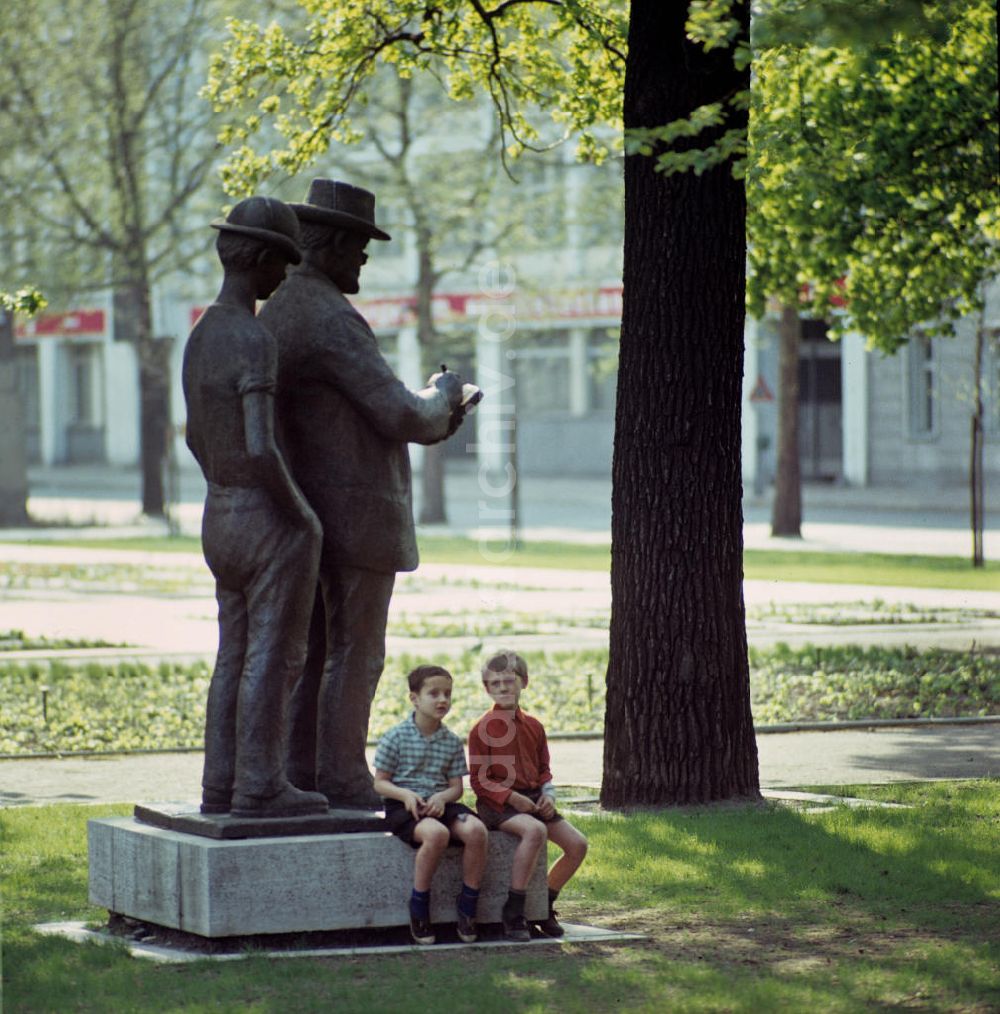 DDR-Fotoarchiv: Berlin - Zille-Denkmal in Berlin