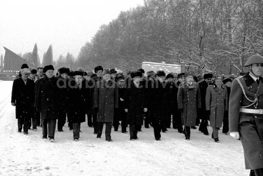 DDR-Bildarchiv: Berlin - 20.02.1986 zum 68. Geburtstag der UdSSR wurde eine Streikräfte E