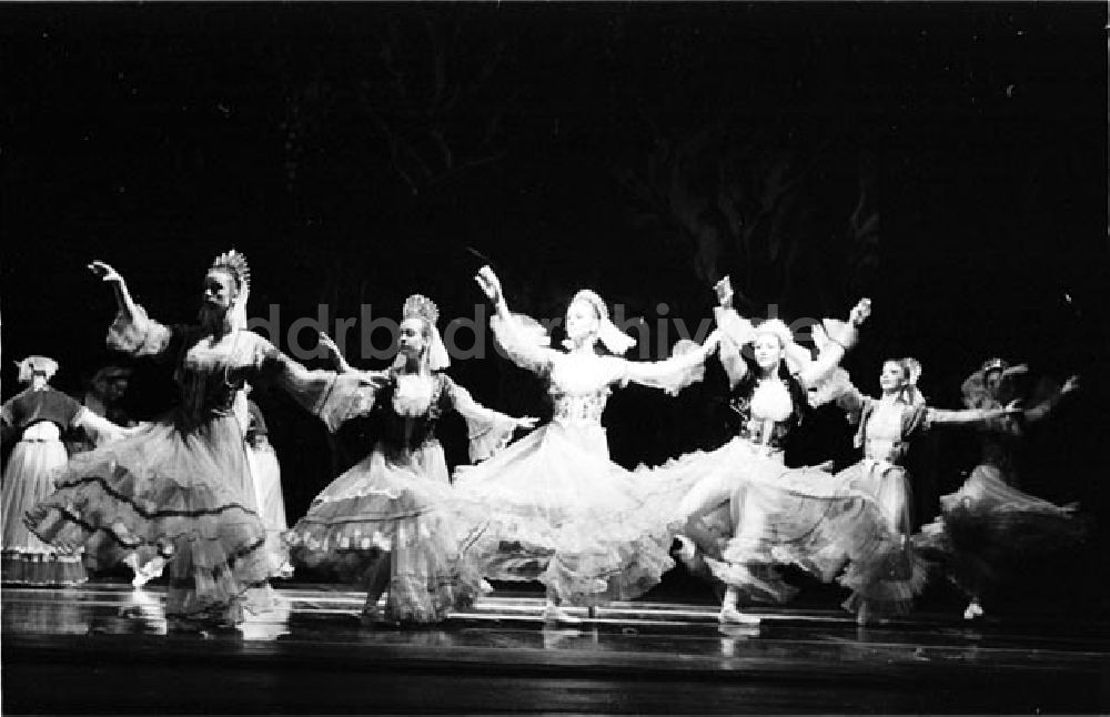 Berlin bei Nacht von oben - 29.10.87 Berlin Staatsoper Ballettabend mit Les Biches, Verklärte Nacht und Der Feuervogel Foto: Bonitz Nr.: 1191