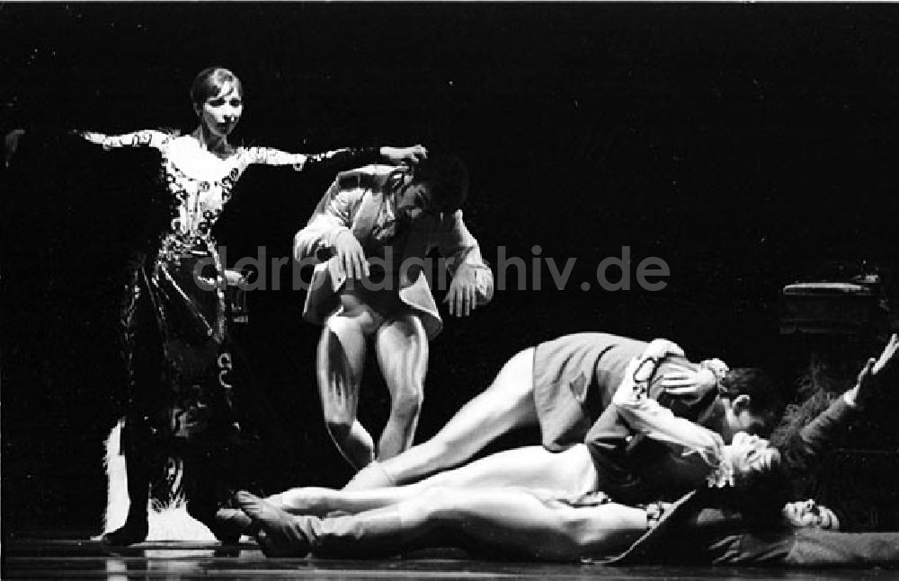 Berlin bei Nacht von oben - 29.10.87 Berlin Staatsoper Ballettabend mit Les Biches, Verklärte Nacht und Der Feuervogel Foto: Bonitz Nr.: 1191