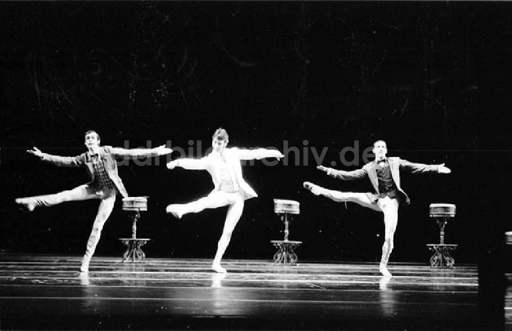 Nachtluftbild Berlin - 29.10.87 Berlin Staatsoper Ballettabend mit Les Biches, Verklärte Nacht und Der Feuervogel Foto: Bonitz Nr.: 1191