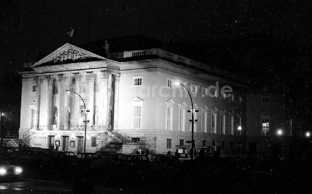 Berlin-Mitte bei Nacht von oben - Staatsoper Nachtaufnahme in Berlin-Mitte Umschlagnr.: 1239 Foto: Bonitz